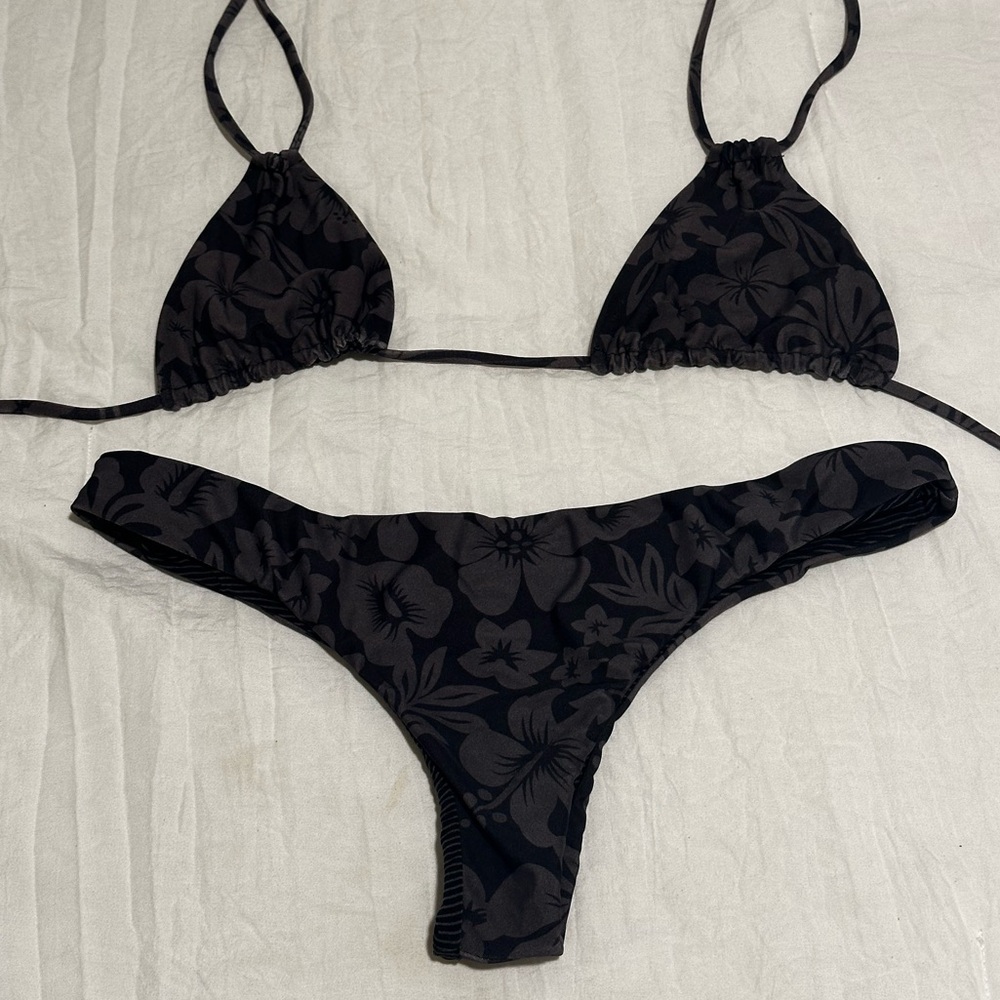 small cannons top and medium hookipa bottoms